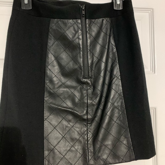 Black skirts - Picture 2 of 5